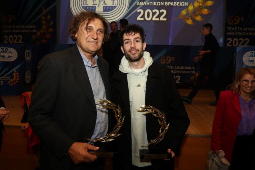 Αφιερώσεις, χαμόγελα και υποσχέσεις από Τεντόγλου και Ντρισμπιώτη μετά τις βραβεύσεις τους runbeat.gr